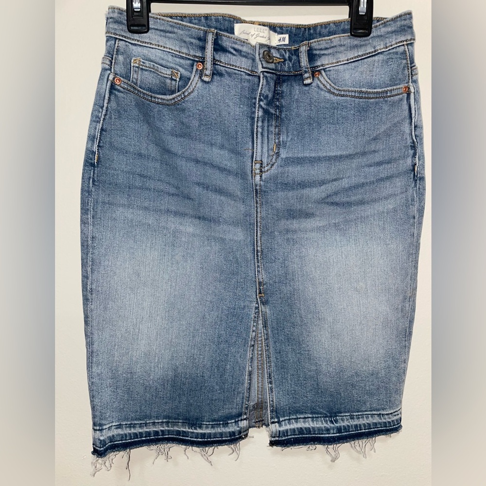 H&M distressed skirt